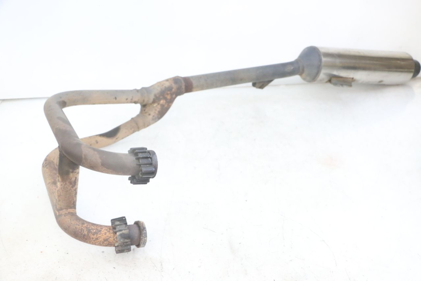 photo de POT ECHAPPEMENT SUZUKI GS GSE 500 (2001 - 2003) - Gros plan technique