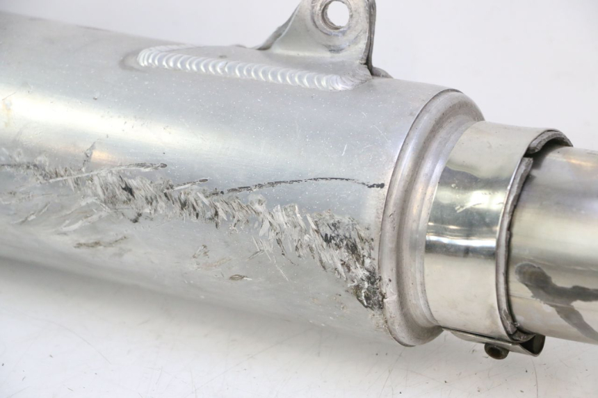 photo de POT ECHAPPEMENT SUZUKI GSX F GSXF 750 (1988 - 1998) - Vue rapprochée