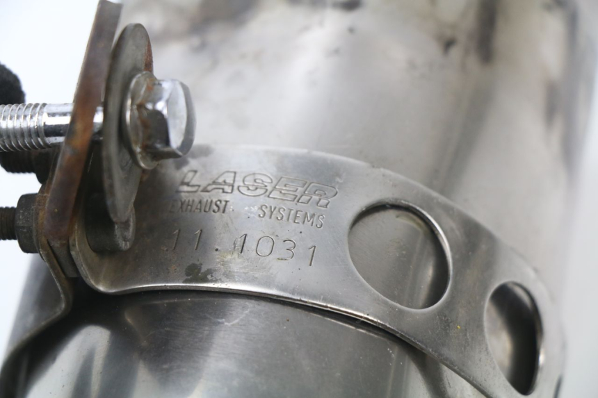 photo de POT ECHAPPEMENT SUZUKI GSXF GSX F 600 (1988 - 1997) - Gros plan technique