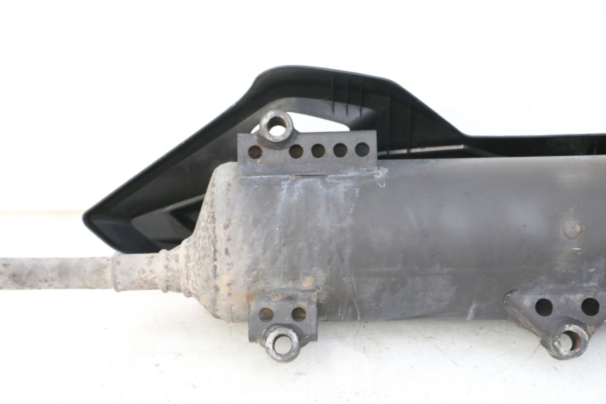 photo de POT ECHAPPEMENT HONDA PCX (JF57/JF64) 125 (2014 - 2018) - Gros plan technique