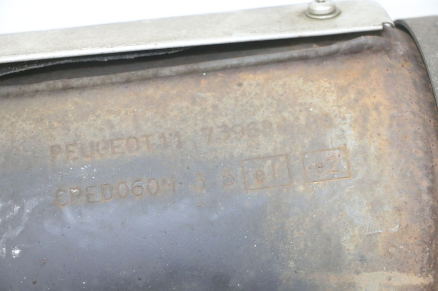 photo de POT ECHAPPEMENT PEUGEOT ELYSTAR 125 (2002 - 2007) - Gros plan technique