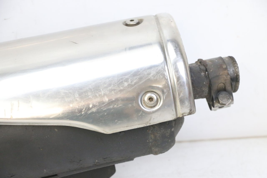 photo de POT ECHAPPEMENT APRILIA SCARABEO GT TOURING 125 (1999 - 2005) - Vue rapprochée