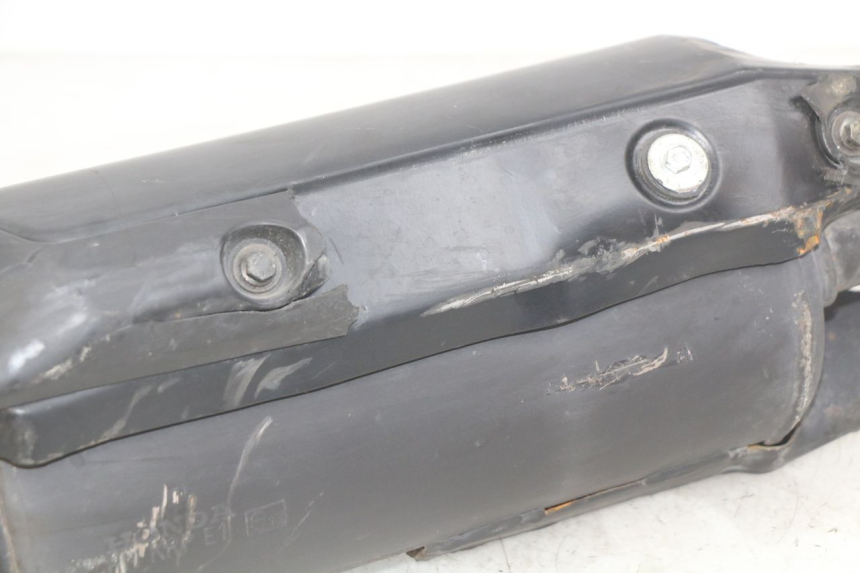 photo de POT ECHAPPEMENT HONDA SCV LEAD 100 (2003 - 2007) - Gros plan technique