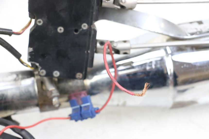 photo de POT ECHAPPEMENT HARLEY DAVIDSON SPORTSTER XL CUSTOM 1200 (2003 - 2004) - Autre angle de vue