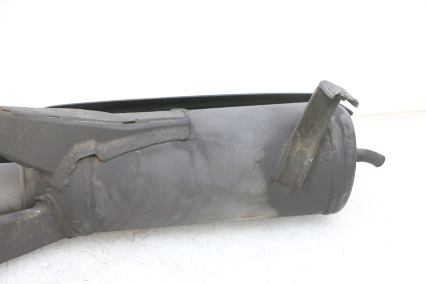 photo de POT ECHAPPEMENT PEUGEOT TWEET PRO EFI 4T 50 (2021 - 2022) - Gros plan technique