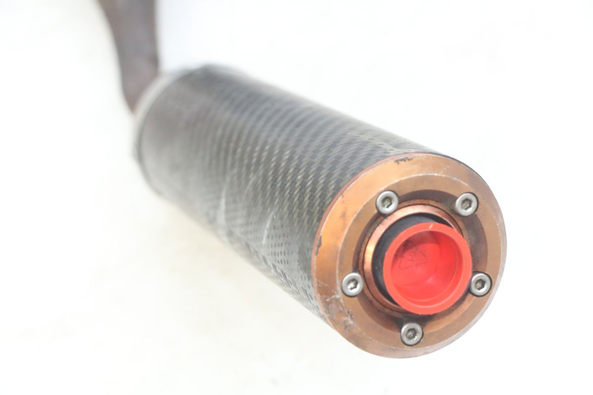 photo de POT ECHAPPEMENT PEUGEOT XP6 50 (2006 - 2011) - Gros plan technique