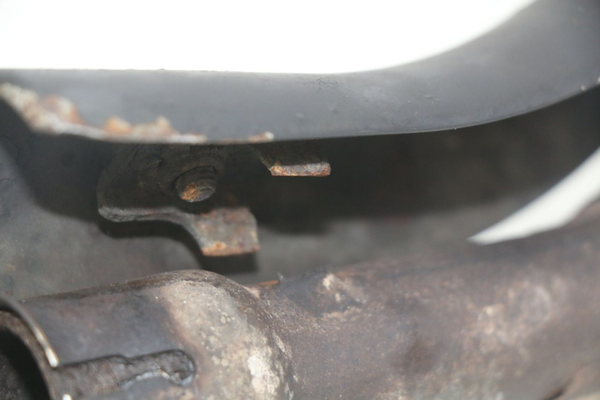 photo de POT ECHAPPEMENT YAMAHA YP MAJESTY 125 (2007 - 2010) - Points de fixation