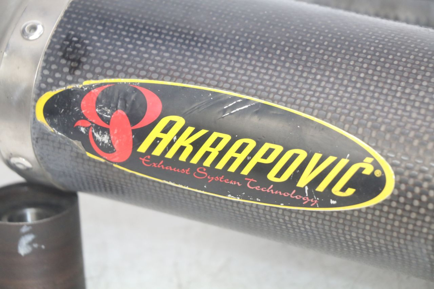 photo de POT ECHAPPEMENT YAMAHA YZF R1 1000 (2007 - 2008) - Vue rapprochée