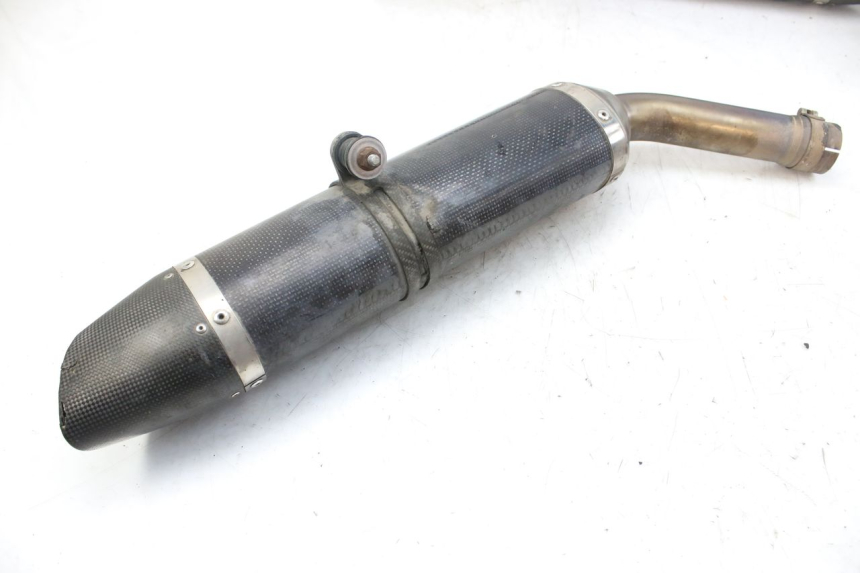 photo de POT ECHAPPEMENT YAMAHA YZF R1 1000 (2007 - 2008) - Points de fixation