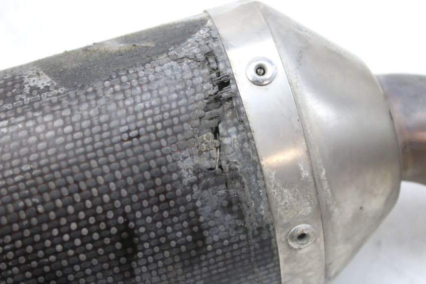 photo de POT ECHAPPEMENT YAMAHA YZF R1 1000 (2007 - 2008) - Points de fixation