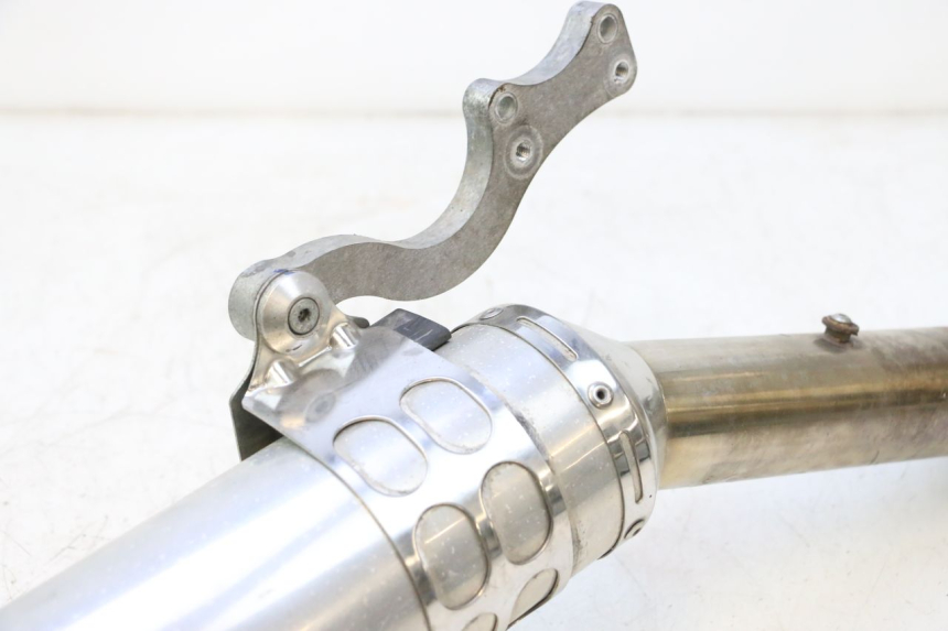 photo de POT ECHAPPEMENT KAWASAKI ZX-6R ZX6R 600 (2000 - 2002) - Gros plan technique