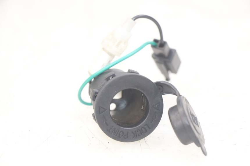 photo de PRISE ALLUME CIGARE KYMCO AGILITY 16+ 4T 50 (2018 - 2023) - Autre angle de vue