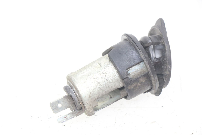 photo de PRISE ALLUME CIGARE APRILIA ATLANTIC 125 (2003 - 2009) - Zoom état d’usage