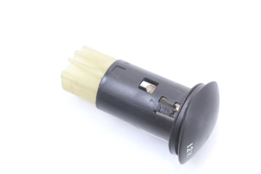 photo de PRISE ALLUME CIGARE PEUGEOT CITYSTAR 50 (2013 - 2017) - Gros plan technique