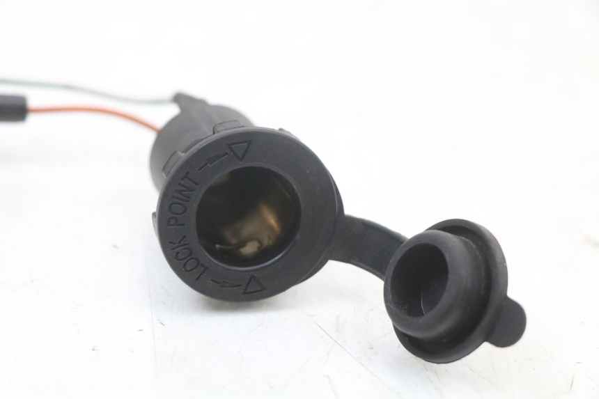 photo de Socket allume-cigare KYMCO DINK STREET ABS 125 (2011 - 2018) - Autre angle de vue