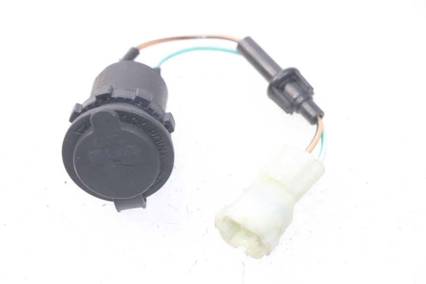 photo de PRISE ALLUME CIGARE KYMCO DINK STREET 125 (2009 - 2014) - Autre angle de vue