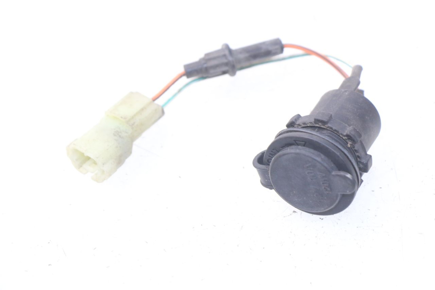 photo de PRISE ALLUME CIGARE KYMCO DINK STREET 125 (2009 - 2014) - Détail de la pièce