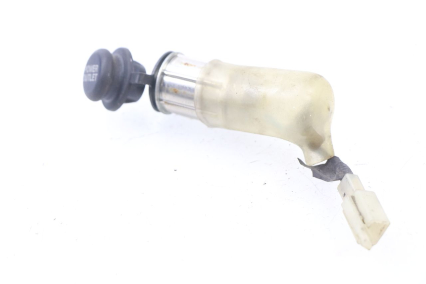 photo de PRISE ALLUME CIGARE HONDA FES PANTHEON 125 (2003 - 2007) - Autre angle de vue