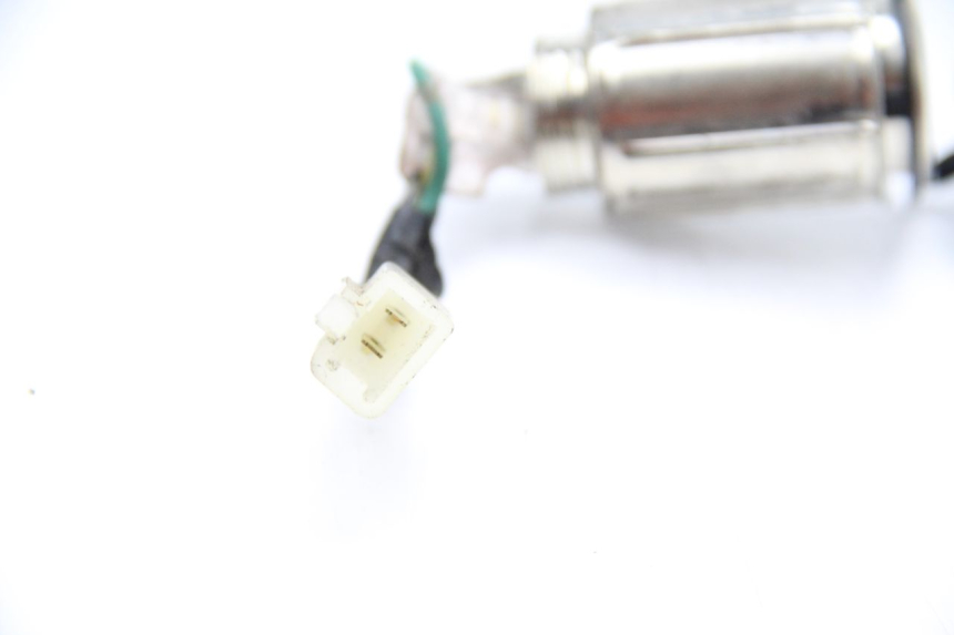 photo de PRISE ALLUME CIGARE HONDA FES PANTHEON 125 (2003 - 2007) - Gros plan technique