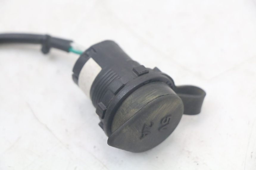 photo de PRISE ALLUME CIGARE SYM FIDDLE 3 III 125 (2014 - 2020) - Points de fixation