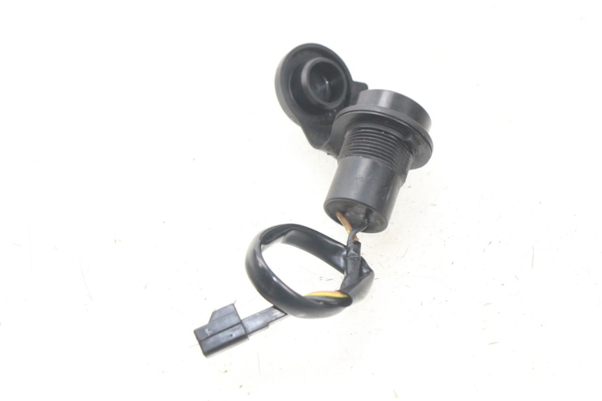 photo de PRISE ALLUME CIGARE YAMAHA FJR ABS 1300 (2006 - 2012) - Autre angle de vue