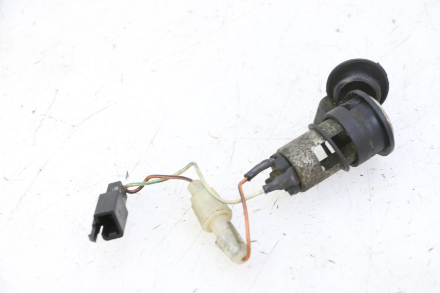 photo de PRISE ALLUME CIGARE KYMCO GRAND DINK 125 (2002 - 2007) - Zoom état d’usage