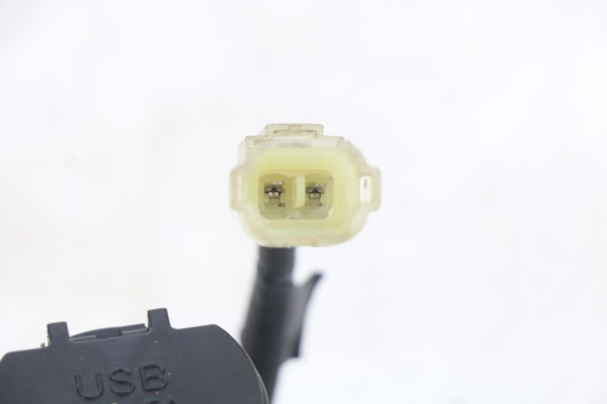 photo de PRISE ALLUME CIGARE SYM GTS EFI 125 (2012 - 2016) - Gros plan technique