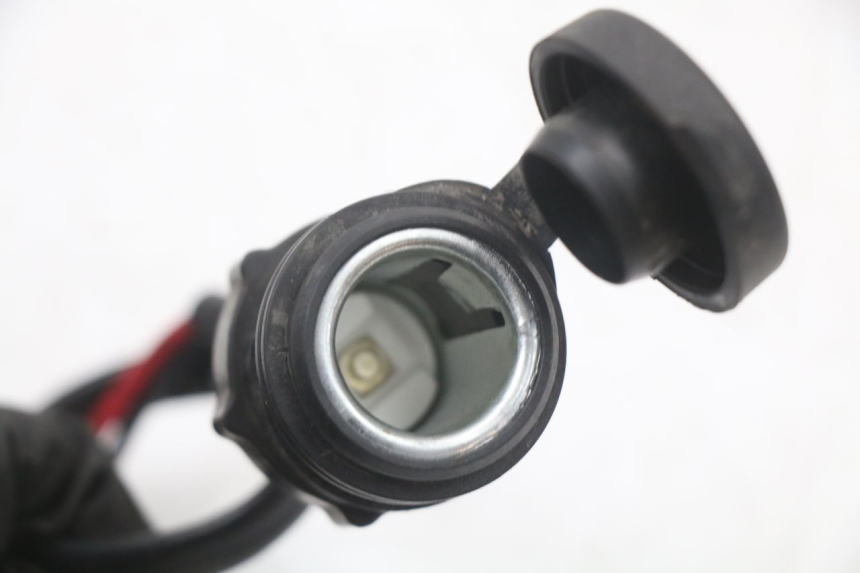 photo de PRISE ALLUME CIGARE HYTRACK HY S 4X4 410 (2013 - 2016) - Vue d’ensemble