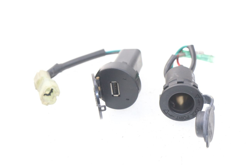 photo de PRISE ALLUME CIGARE SYM JOYMAX 250 (2013 - 2017) - Zoom état d’usage