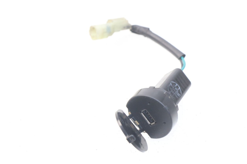 photo de PRISE ALLUME CIGARE SYM JOYMAX 250 (2013 - 2017) - Autre angle de vue