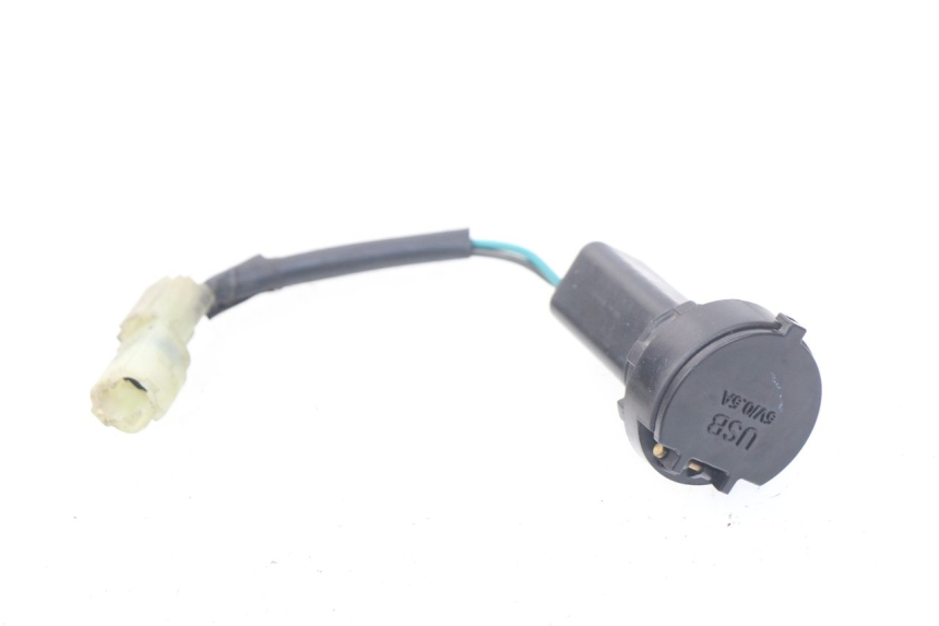 photo de PRISE ALLUME CIGARE SYM JOYMAX 250 (2013 - 2017) - État de surface