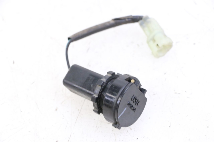 photo de PRISE ALLUME CIGARE SYM JOYMAX 125 (2010 - 2017) - Détail de la pièce