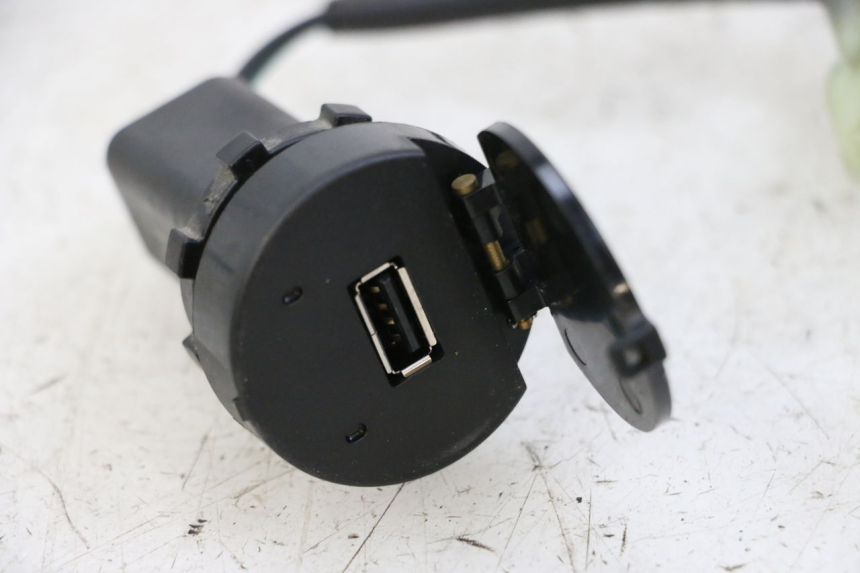 photo de PRISE ALLUME CIGARE SYM JOYMAX 125 (2010 - 2017) - Vue d’ensemble