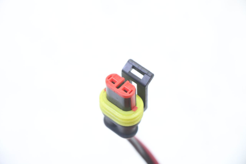 photo de PRISE ALLUME CIGARE PIAGGIO MP3 HPE 310 (2024 - 2025) - Gros plan technique