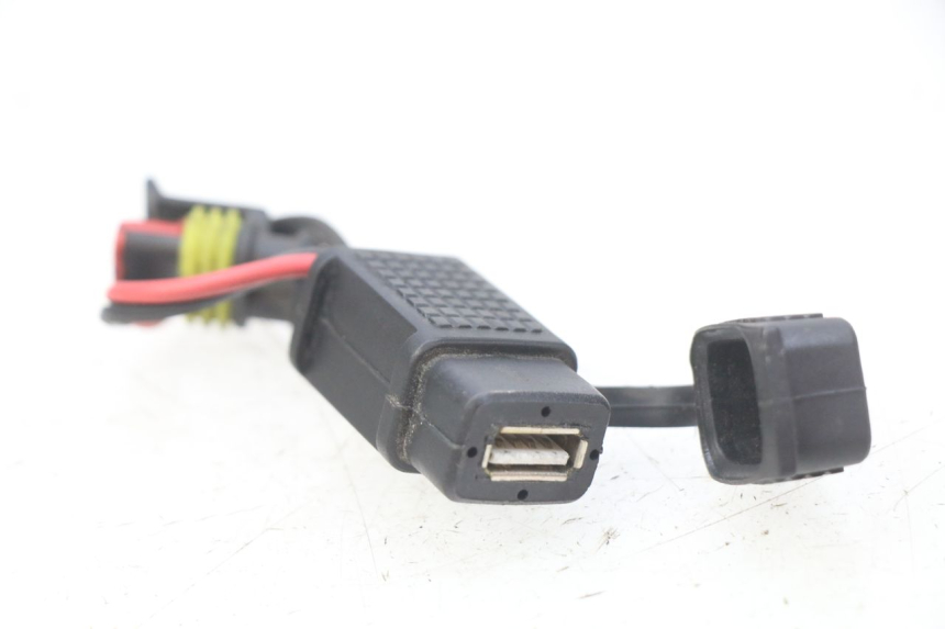 photo de PRISE ALLUME CIGARE PIAGGIO MP3 LT 300 (2010 - 2016) - Vue principale