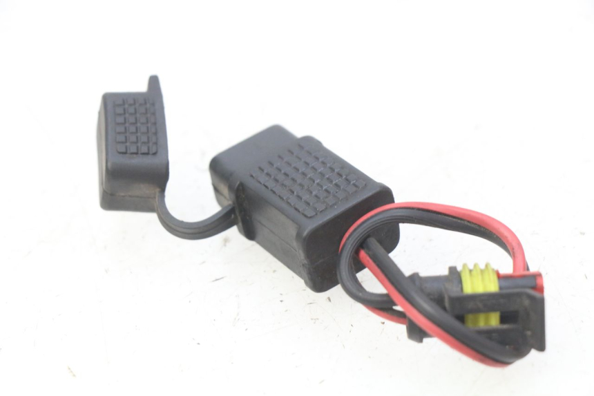 photo de PRISE ALLUME CIGARE PIAGGIO MP3 LT 300 (2010 - 2016) - Zoom état d’usage