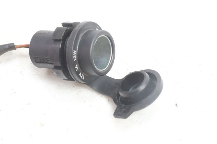 photo de PRISE ALLUME CIGARE YAMAHA N-MAX NMAX 125 (2021 - 2024) - Détail de la pièce