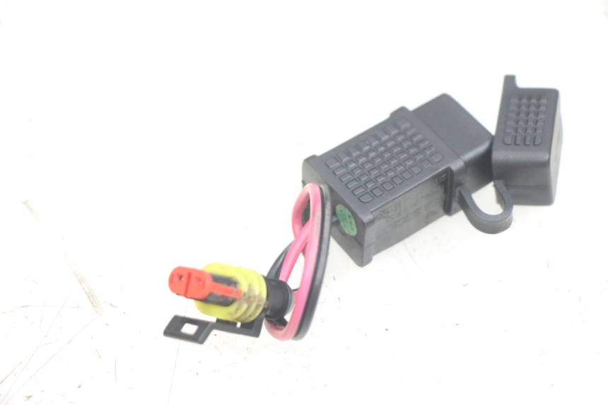 photo de PRISE ALLUME CIGARE PIAGGIO NEW TYPHOON 50 (2018 - 2021) - Zoom état d’usage