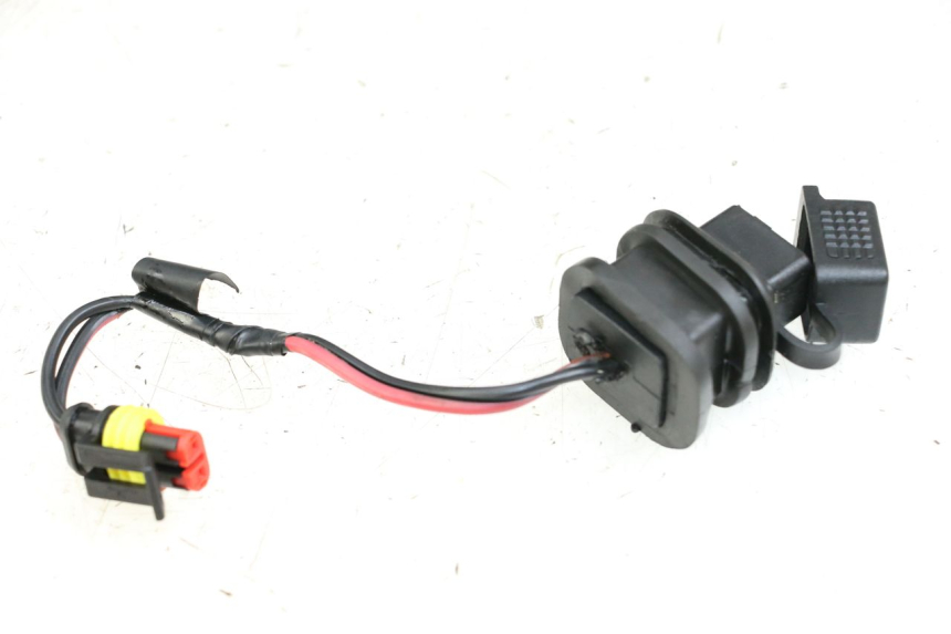 photo de PRISE ALLUME CIGARE PIAGGIO NEW TYPHOON 50 (2018 - 2021) - Zoom état d’usage