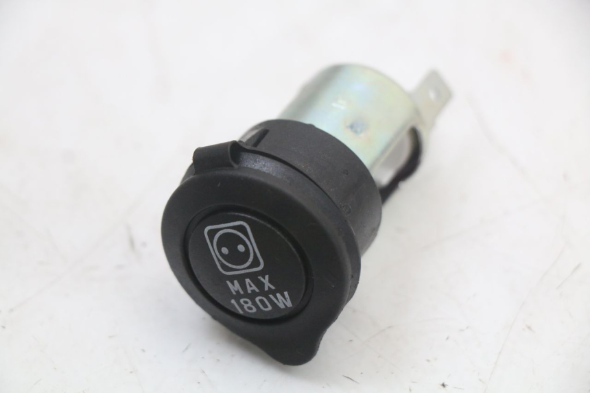 photo de PRISE ALLUME CIGARE MOTO GUZZI NORGE 8V GT 1200 (2011 - 2016) - Autre angle de vue