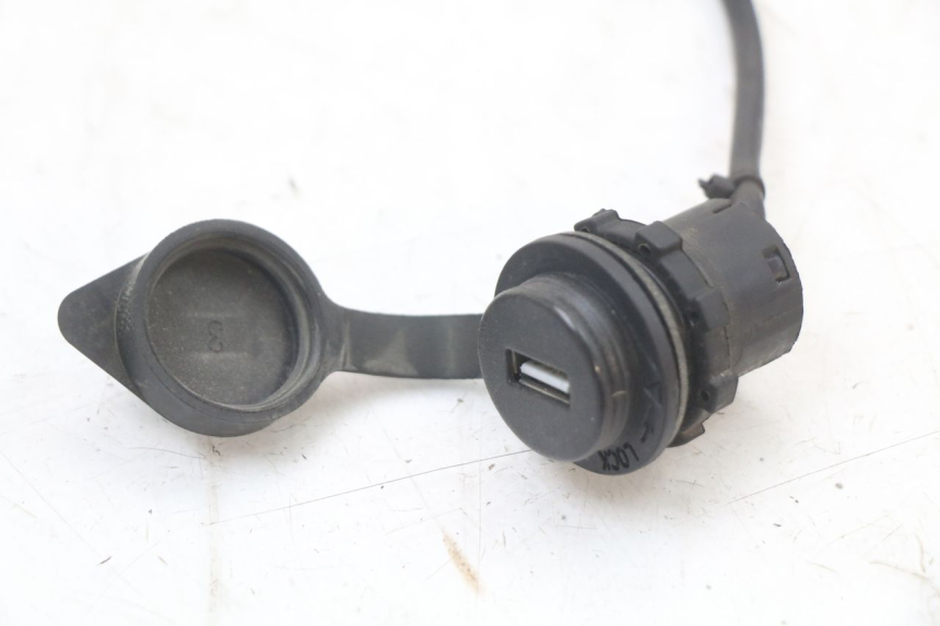 photo de PRISE ALLUME CIGARE PEUGEOT BELVILLE 125 (2017 - 2021) - Détail de la pièce