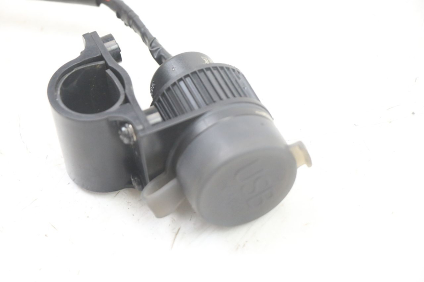 photo de PRISE ALLUME CIGARE ROYAL ENFIELD HYMALAYAN 410 (2016 - 2023) - Détail de la pièce