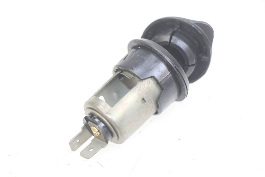 photo de PRISE ALLUME CIGARE APRILIA SCARABEO LIGHT 125 (2007 - 2011) - Autre angle de vue