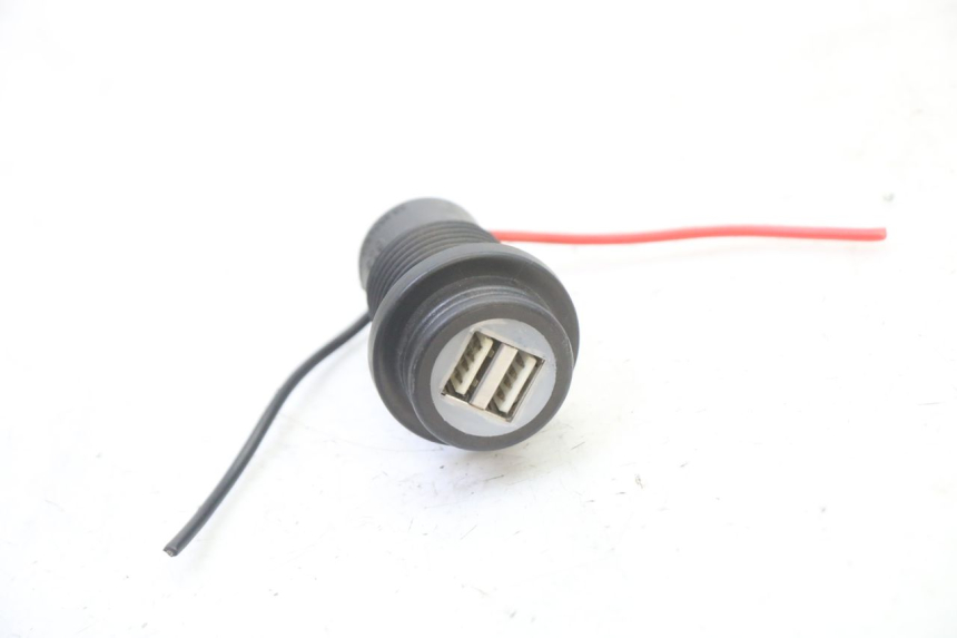 photo de PRISE ALLUME CIGARE HONDA ST PAN EUROPEAN 1300 (2002 - 2013) - Vue principale