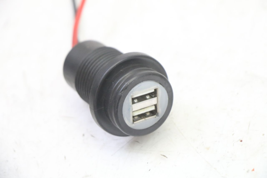 photo de PRISE ALLUME CIGARE HONDA ST PAN EUROPEAN 1300 (2002 - 2013) - Zoom état d’usage