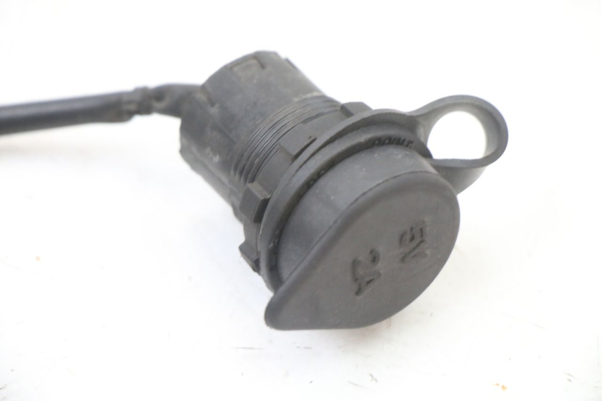 photo de PRISE ALLUME CIGARE SYM FIDDLE 3 III 125 (2014 - 2020) - Autre angle de vue