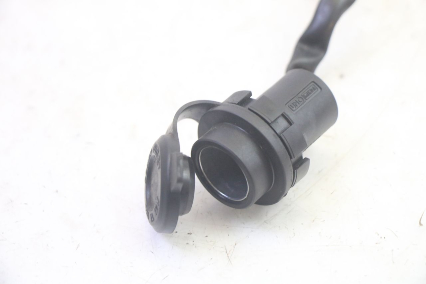 photo de PRISE ALLUME CIGARE YAMAHA TRICITY 300 (2020 - 2024) - Zoom état d’usage