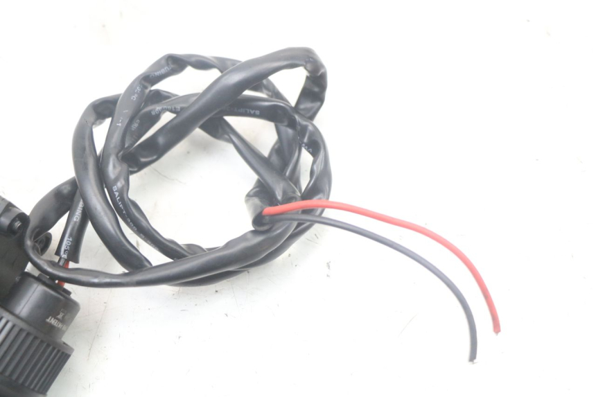 photo de PRISE ALLUME CIGARE KAWASAKI VERSYS ABS 650 (2015 - 2018) - État de surface