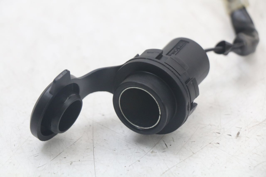 photo de PRISE ALLUME CIGARE YAMAHA XMAX X-MAX ABS 125 (2017 - 2020) - Vue d’ensemble