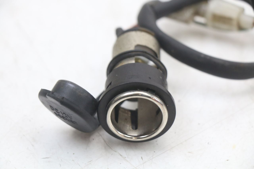 photo de Socket allume-cigare KYMCO XCITING 250 (2006 - 2009) - Autre angle de vue